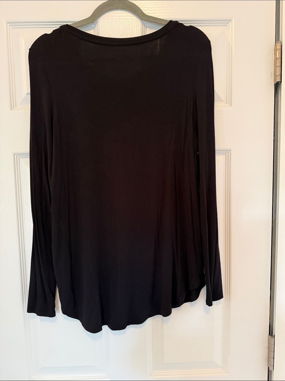 Tahari Black Long Sleeve Scoop Neck Top - Lightweight Knit - Picture 2 of 2
